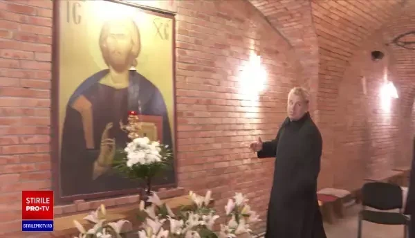 O icoană a Mântuitorului de la o biserică din Cluj a început să lăcrimeze