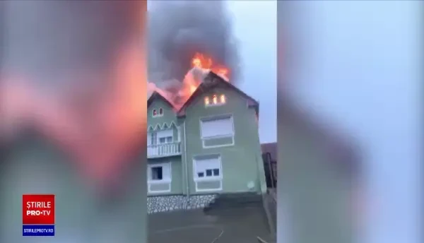 Doi soți din Sibiu și-au văzut munca de-o viață distrusă după ce le-a luat foc casa din cauza unor acumulatori