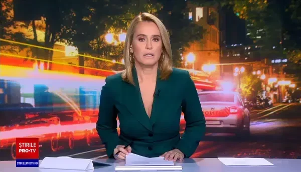 Doi adolescenți din Vrancea, reținuți după ce au postat pe TikTok cum dansau pe manele pe mașina de Poliție