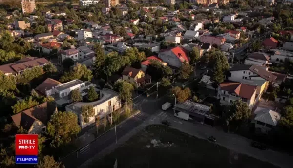 O vilă ridicată în jurul unui copac, în nordul Capitalei, cea mai apreciată locuință din anul 2021