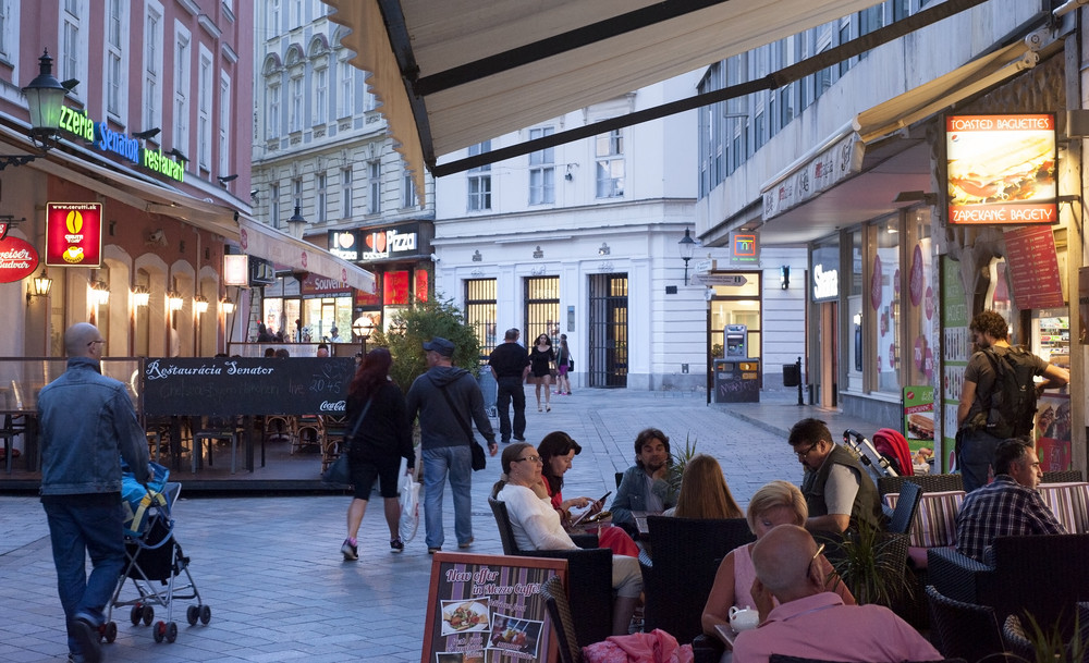 Țara cu cea mai mare rată de infectare din lume relaxează restricţiile pentru vaccinaţi