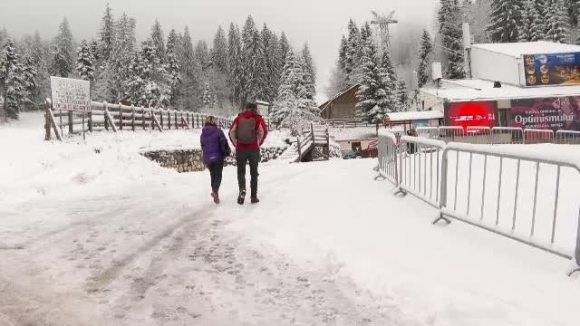 Cei mai mulți români vor petrece Revelionul la munte. Ce surprize le pregătesc hotelurile