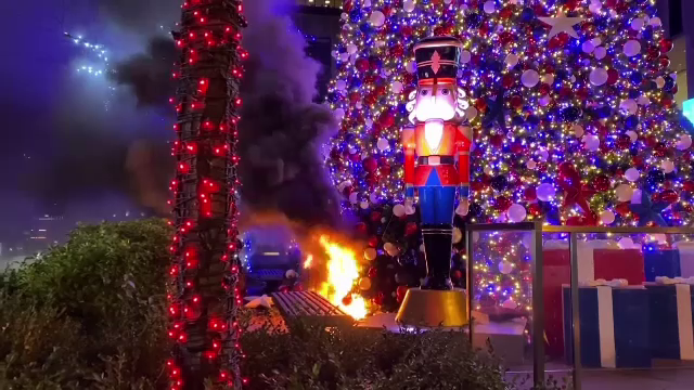 Un american a dat foc bradului de Crăciun amplasat în Times Square, din New York. Care a fost motivul