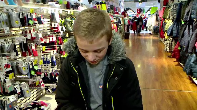 Bucurie mare pentru 100 de copii din Iași, aflați în grija statului. Ce cadouri au primit de Crăciun