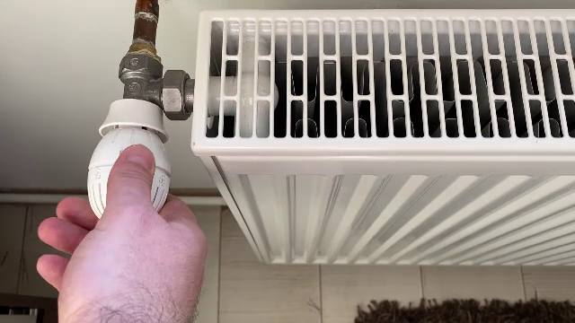 Toți românii vor fi obligați să aibă contoare la calorifere. Camera Deputaților a adoptat legea