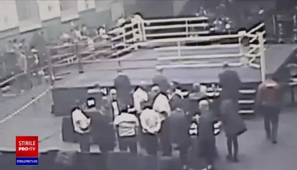 VIDEO. Campion național de box, lovit cu pumnul în față de un antrenor, înaintea festivității de premiere