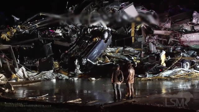 Până la 100 de morți în urma tornadelor din SUA. O fabrică s-a prăbușit peste cei 110 muncitori din incintă