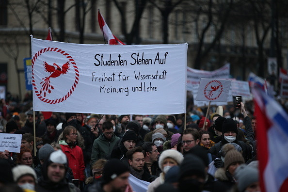 Proteste în mai multe țări din Europa. 40.000 de persoane au contestat la Viena vaccinarea obligatorie