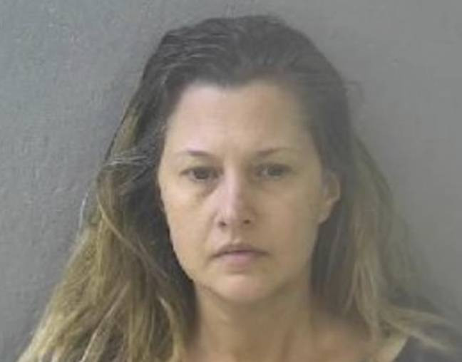 O femeie de 48 de ani a pretins, timp de 2 ani, că este fiica ei în vârstă de 22 de ani. Cum s-a aflat adevărul