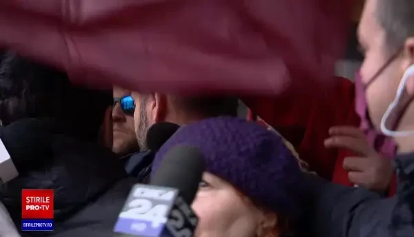 Incidente între jurnaliști și susținătorii lui Șoșoacă. Jandarmii au intervenit