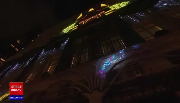 New York-ul e pregătit pentru Crăciun. Magazinele de lux se întrec în decorațiuni superbe