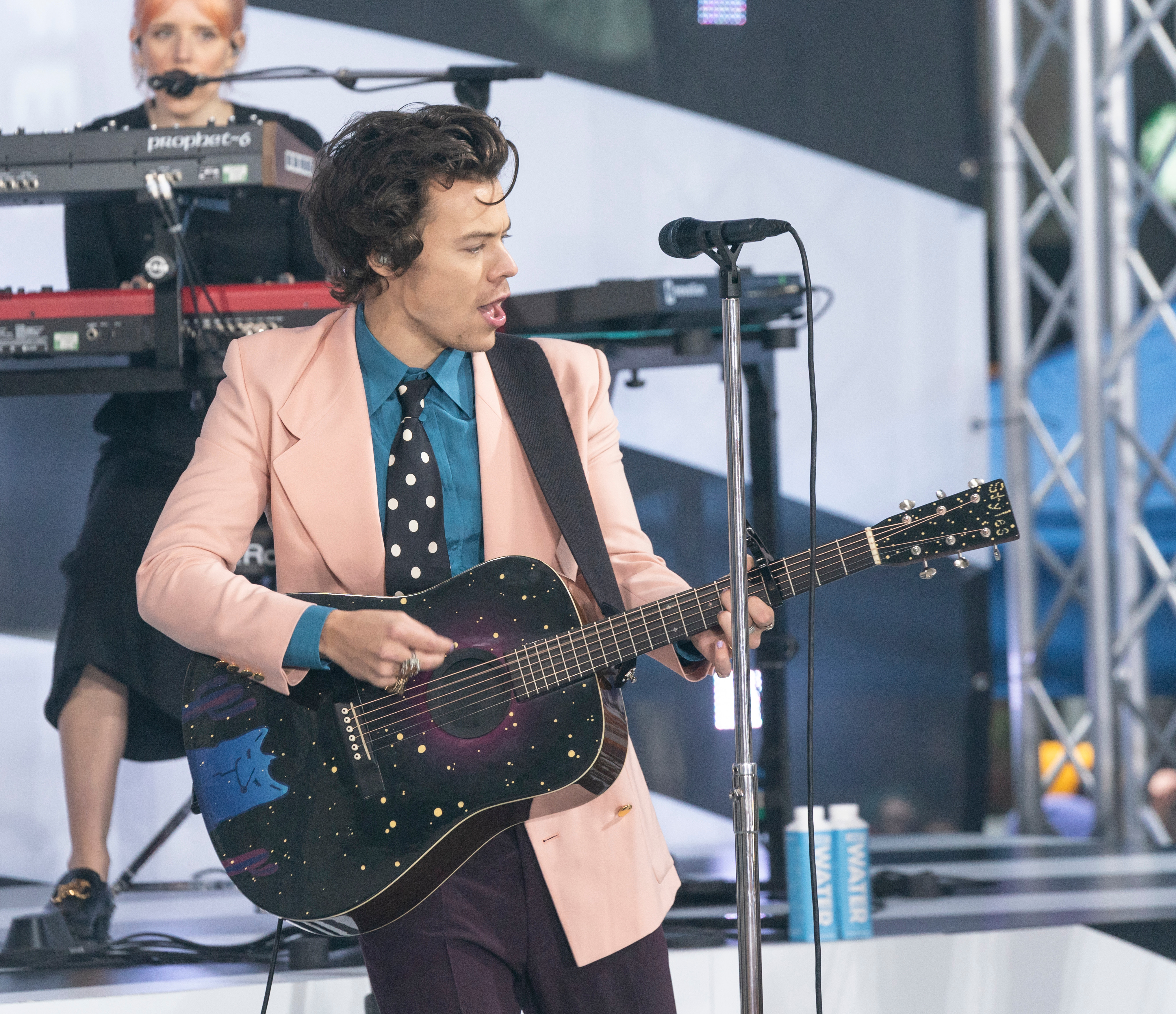 Topul artiștilor care au vândut cele mai multe bilete pentru concerte în 2021