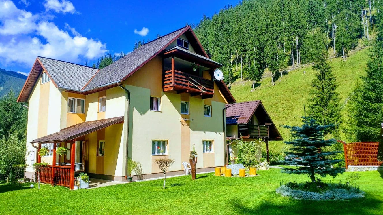 Gigi Becali a cumpărat o biserică și o pensiune &icirc;n Suceava. C&acirc;t a dat pe ele