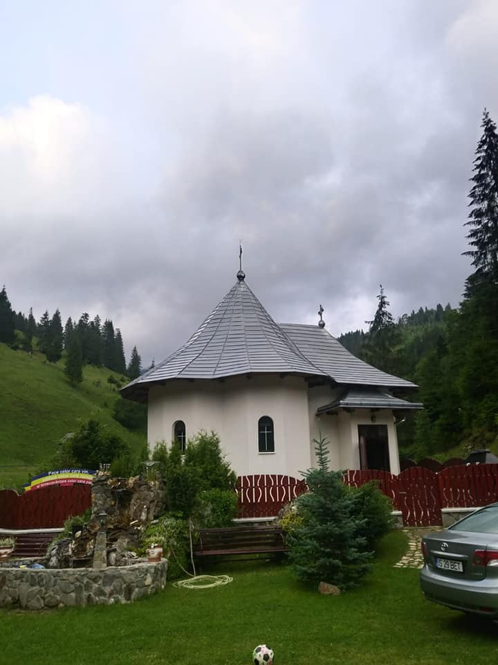 Gigi Becali a cumpărat o biserică și o pensiune &icirc;n Suceava. C&acirc;t a dat pe ele