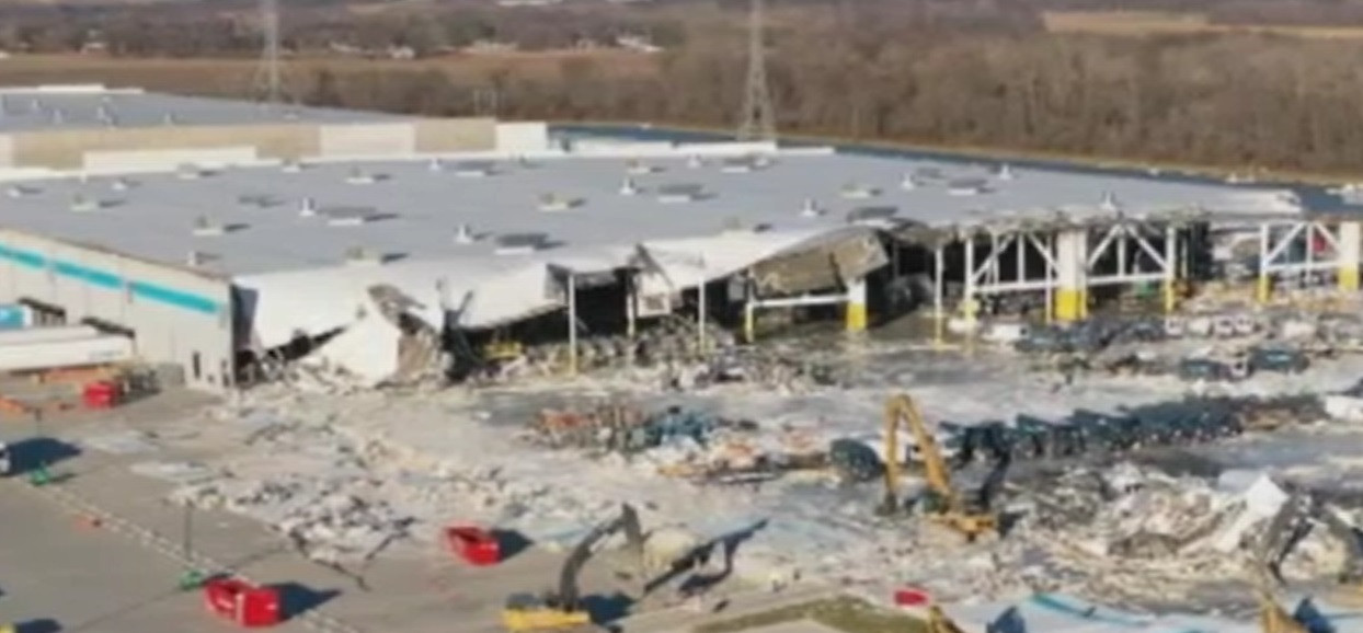 Gigantul Amazon, extrem de criticat după tornadele care au măturat opt state americane. Acuzații fără precedent