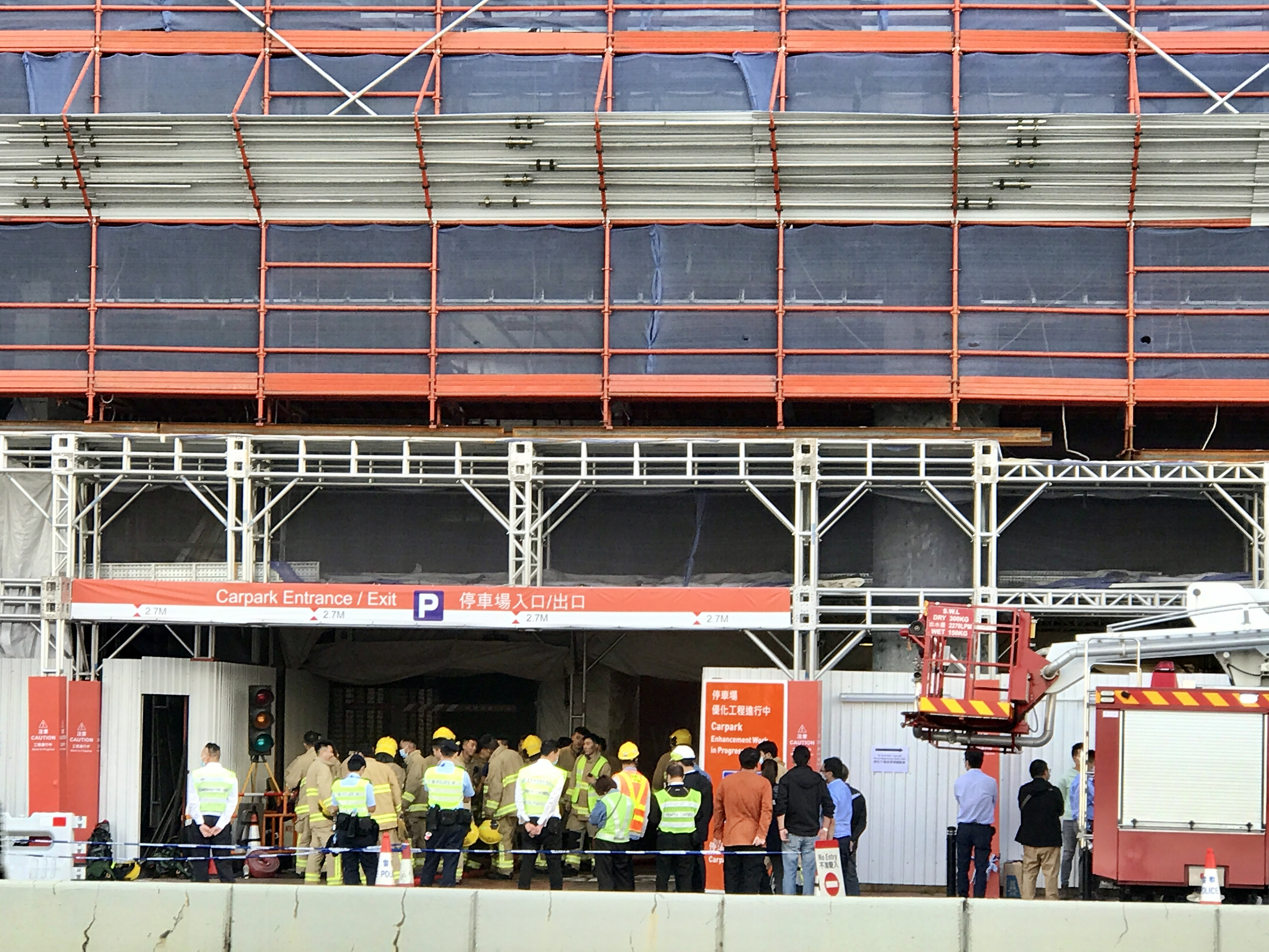 12 răniţi şi 1.200 de persoane evacuate la Hong Kong, în urma unui incendiu la World Trade Center