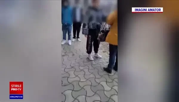 O profesoară din Constanța le-a tăiat unghiile elevelor. Nu mai are voie să intre în școală