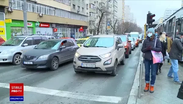 Goana după cadouri. Aglomerația de sărbători a pus stăpânire pe șosele și malluri