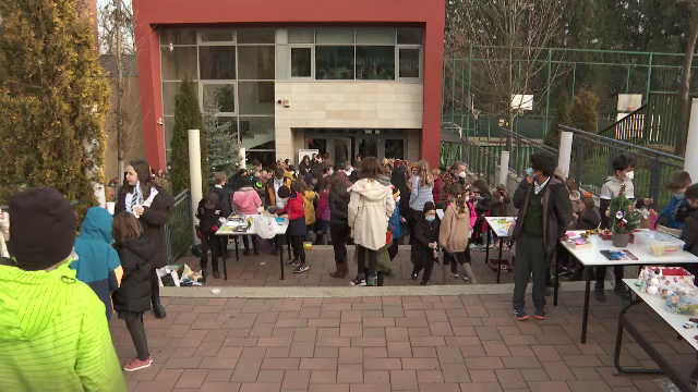 Sălile de clasă ale unei școli din Cluj-Napoca s-au transformat într-un adevărat bazar. Care este motivul