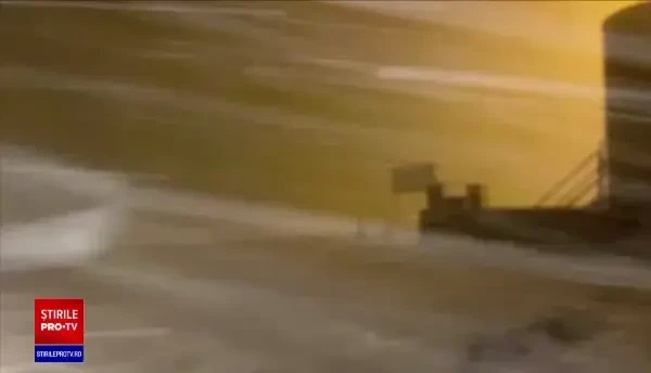 După tornadele care au devastat oraşe întregi, în SUA și-au făcut apariţia furtunile de zăpadă şi de praf