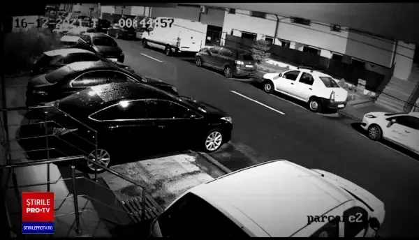 Zeci de apartamente și mașini, distruse în incendiul din Constanța. Imaginile groazei din interiorul imobilului