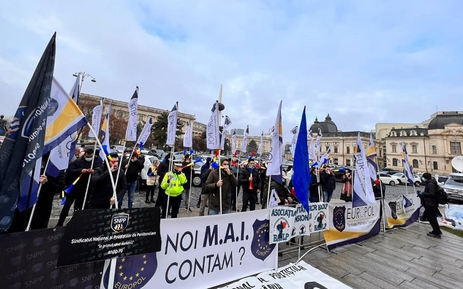 Primul protest din 2025. Polițiștii din toată țara ies în stradă. Sunt nemulțumiți că Guvernul le-a tăiat din venituri