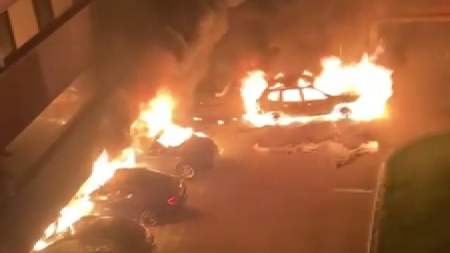 Cum au reușit doi copii să dea foc blocului din Constanța dintr-o joacă. 250 de oameni pe drumuri, 37 de mașini arse