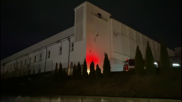 Fabrică de textile din Botoșani, cuprinsă de flăcări. 59 de angajați se aflau înăuntru