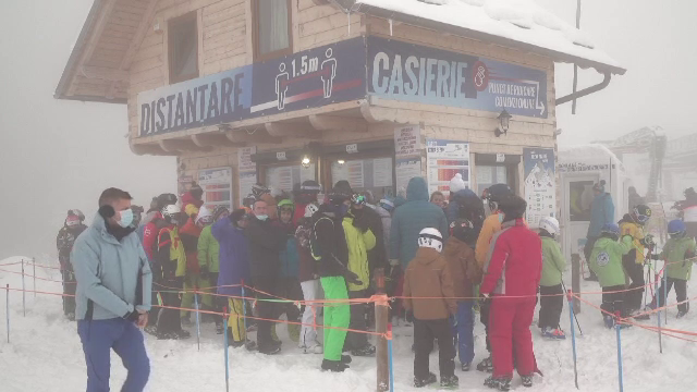 S-a dat startul sezonului de schi. Turiștii s-au grăbit în acest weekend către stațiunile cu zăpadă