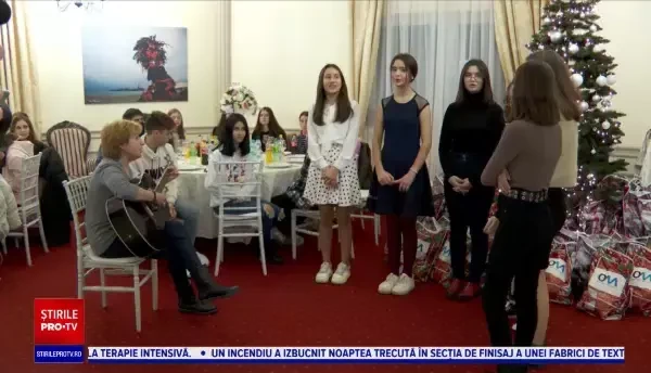 Copiii silitori dintr-un centru de plasament din Iași, scoși la restaurant de Moș Crăciun