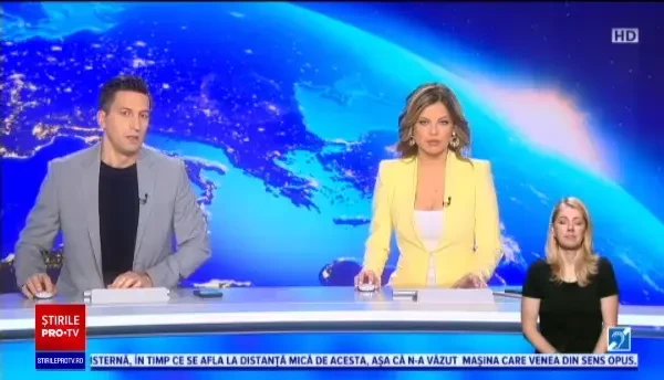 Un șofer începător s-a înfipt cu mașina într-o casă, în Dâmbovița