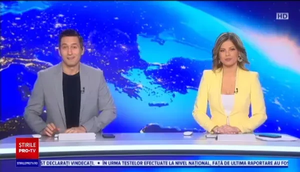 Creație inedită, de Crăciun. Gheața unui lac a fost decupată în formă de brad