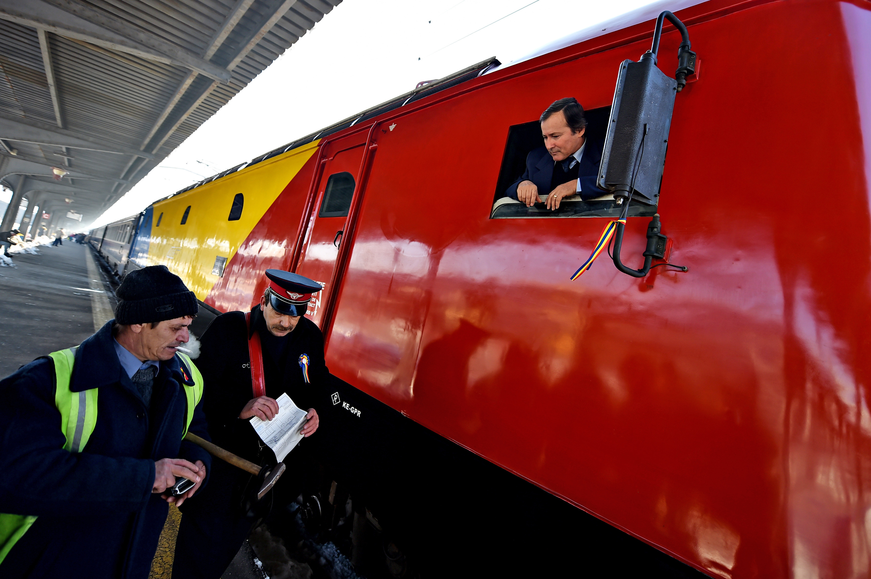 Grevă spontană la CFR. Sute de trenuri au fost oprite în gări. Acordul la care s-a ajuns în final