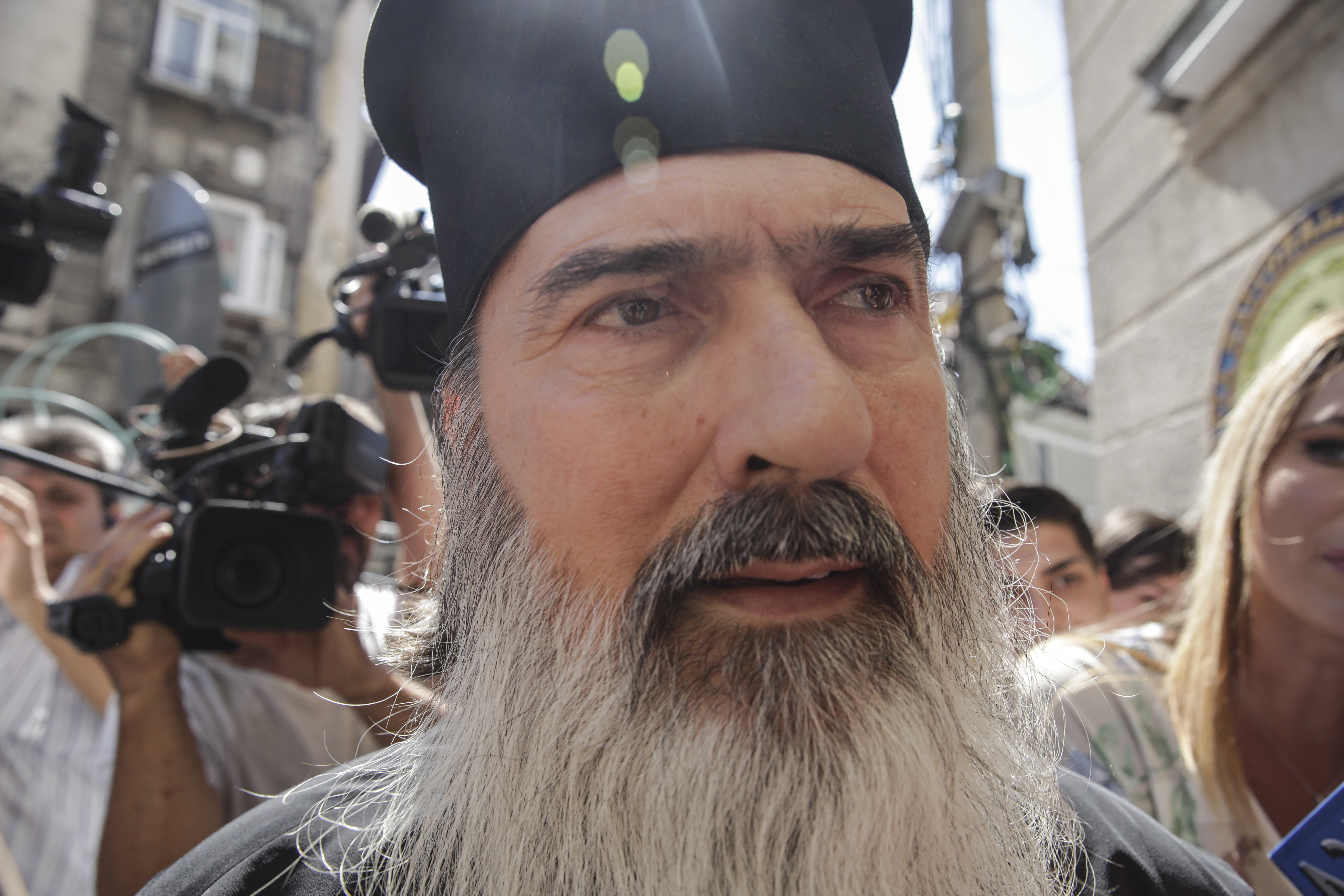 Reacția Arhiepiscopiei Tomisului după ce ÎPS Teodosie i-a spus unei femei abuzate ”să-și ducă crucea”: E treaba statului