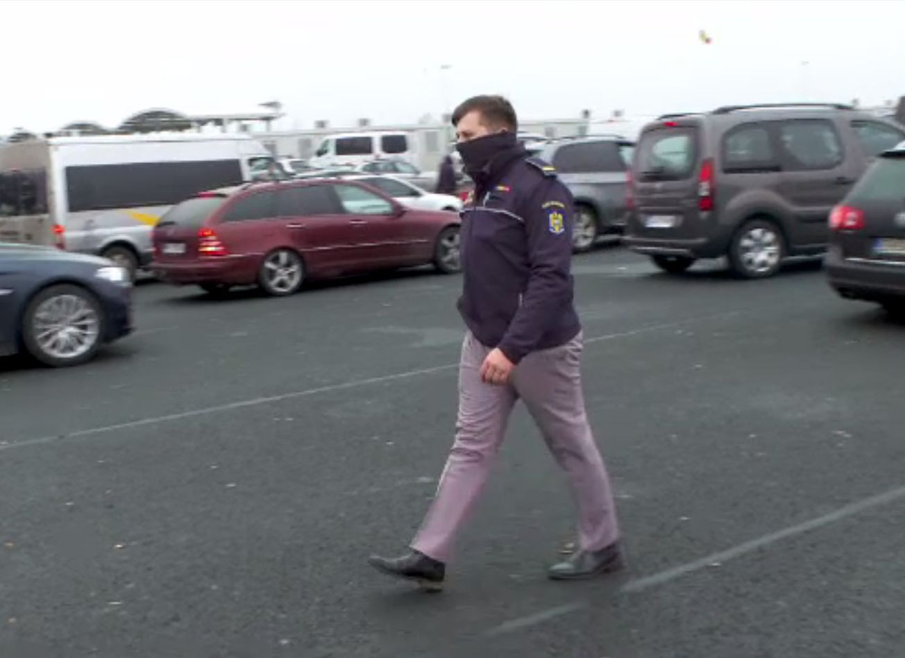 Românii nevaccinați, dar testați, care se întorc în țară, sunt revoltați de carantină. „Suntem discriminați”