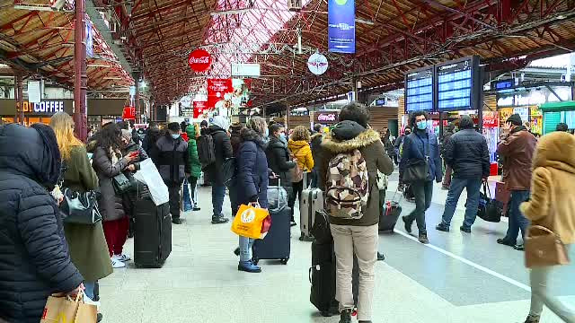 Aglomeraţie în gări, înainte de Paște. Operatorii feroviari au fost nevoiți să suplimenteze numărul de vagoane