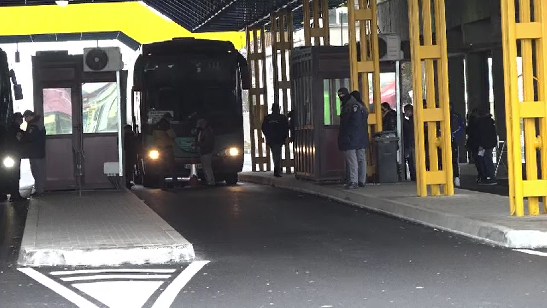 Agitație în vămile și aeroporturile din România. Luni, aproape 16.500 de români nevaccinați au intrat în țară