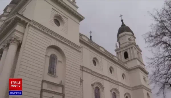 Credincioșii se adună în biserici, pentru a se spovedi înaintea Nașterii Domnului