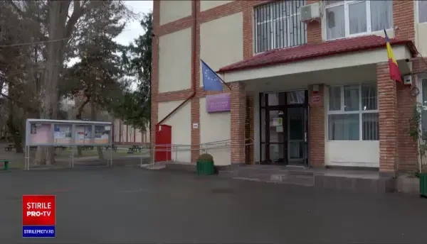 Polițiștii s-au autosesizat după apariția unor înregistrări în care o profesoară sugerează elevilor să comită gesturi extreme