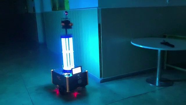 Ideile de un milion de euro ale studenților de la Universitatea Transilvania. Robotul care dezinfectează suprafețele