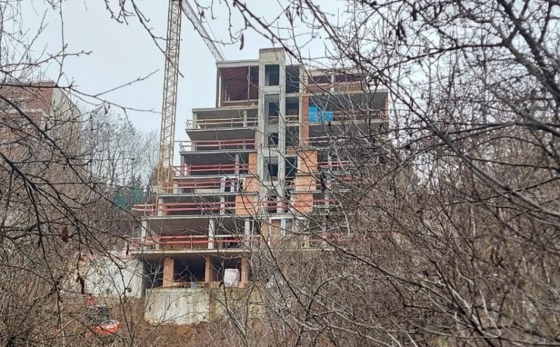 În față casă, din spate bloc. Cum a reușit un clujean să facă 6 etaje dintr-unul, fără să înalțe imobilul