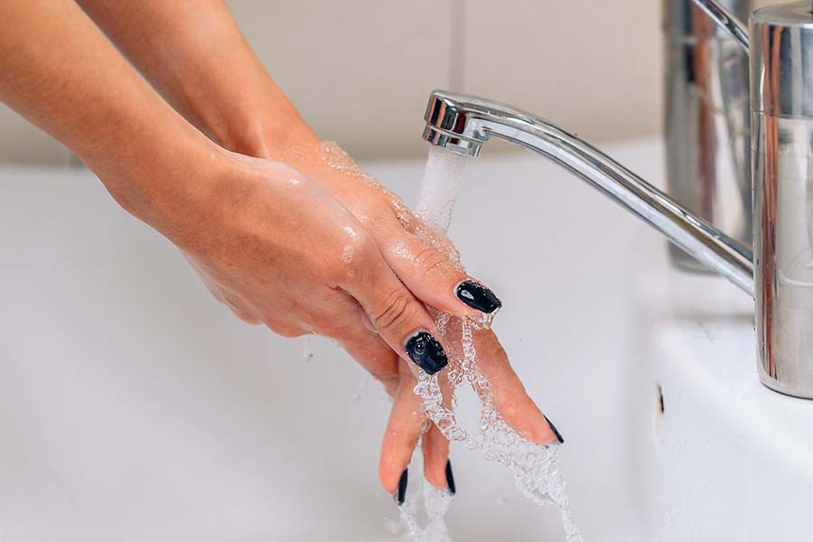 România, codașa Europei la igienă. TVA s-ar putea reduce la 9% pentru săpun, pastă de dinți și absorbante