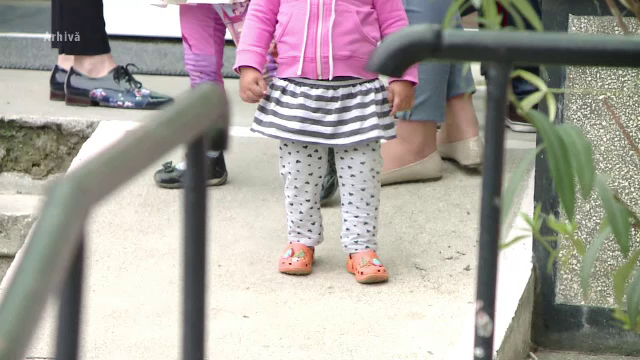 O mamă a intrat în greva foamei după ce fostul soț i-a luat fetița. Legal, copilul este în custodia femeii