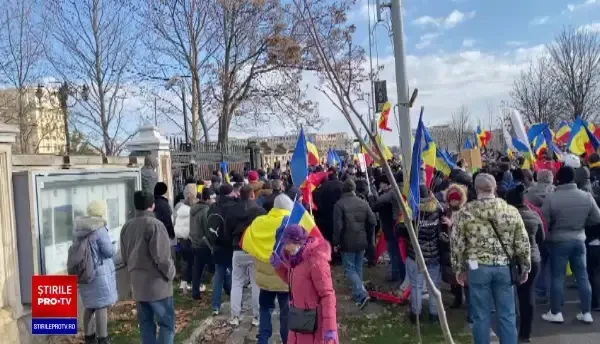 Imagini incredibile la Parlament. Protestatarii AUR au forțat intrarea clădirii