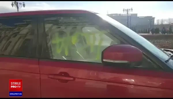 Surse: Protestatarii AUR care au luat cu asalt Parlamentul au vandalizat mașinile ambasadelor SUA și Japoniei GALERIE FOTO