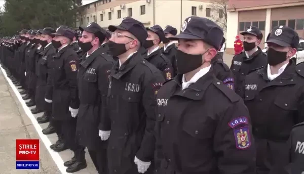 Jurământ la școala de pompieri, dar și jurăminte pentru căsnicie. Două cupluri și-au unit destinele în fața lui Raed Arafat