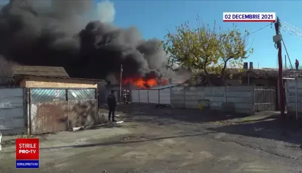 Drama unor familii care au rămas fără case după un incendiu puternic, în prag de Sărbători. Cum sunt ajutați