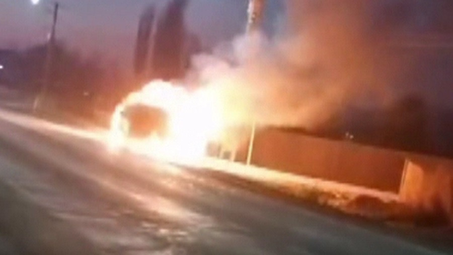 Incendiu puternic pe DN7. O mașină a ars precum o torță