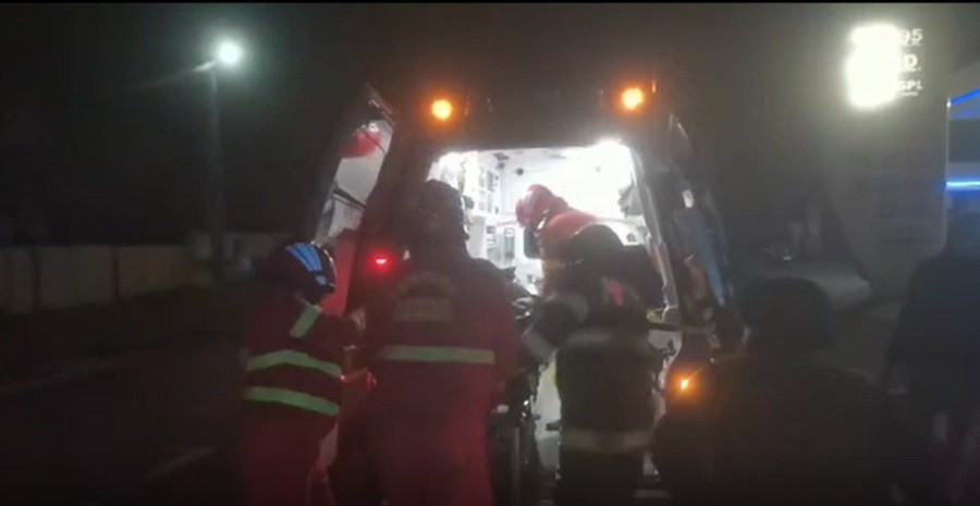 Accident rutier în Dâmbovița. O mașină condusă de un preot s-a ciocnit frontal cu o autoutilitară