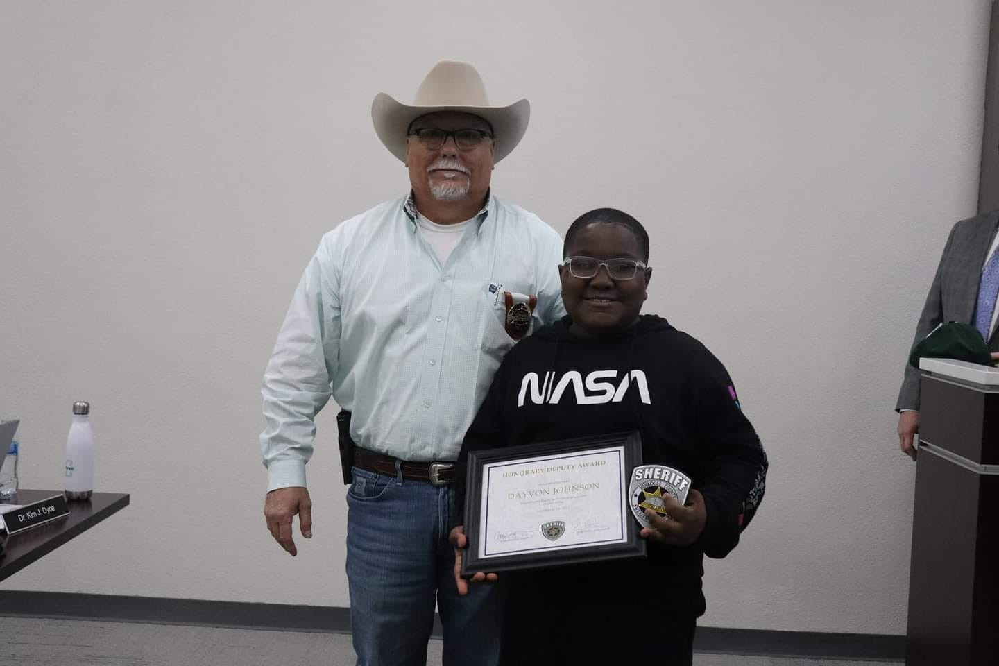 Un copil de 11 ani a salvat un coleg care se sufoca și o femeie dintr-un incendiu în aceeași zi